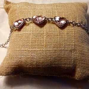 ♥️♥️♥️ 3 Heart Bracelet in pink.
